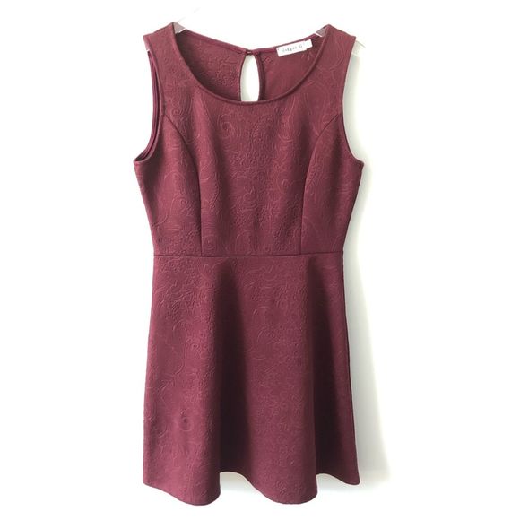 Ginger G Dresses & Skirts - Ginger G Embossed Floral Burgundy Dress L EUC